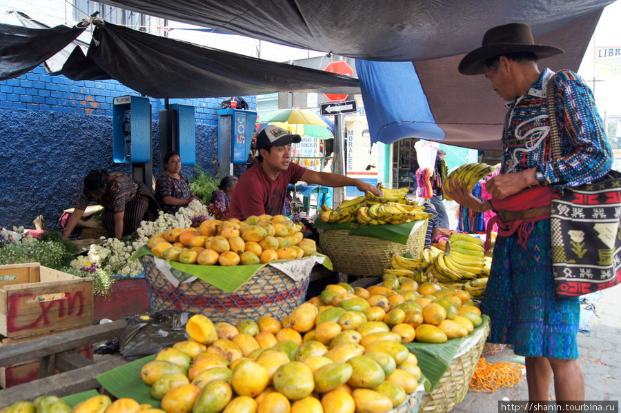 На рынке в Сололе в пятницу Солола, Гватемала