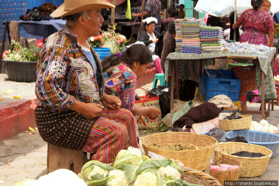 На рынке в Сололе в пятницум Солола, Гватемала