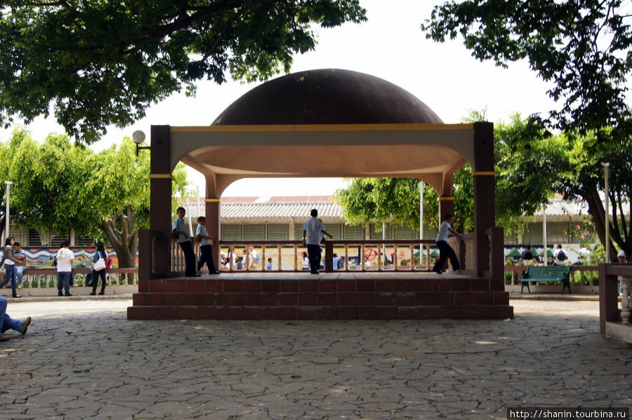 В Апанеке на центральной площади Апанека, Сальвадор