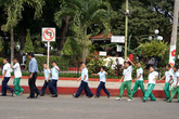 Школьники на прогулке