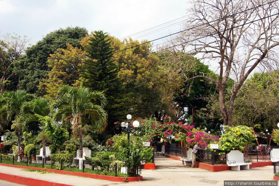 В центральном парке Чалчуапа, Сальвадор