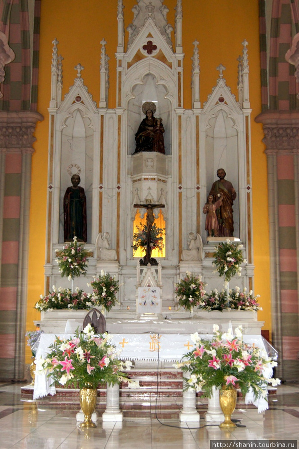 В кафедральном соборе Санта-Аны Санта-Ана, Сальвадор