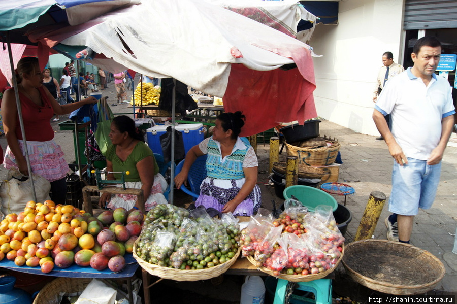 Рынок на улице в центре Чалчуапы Чалчуапа, Сальвадор