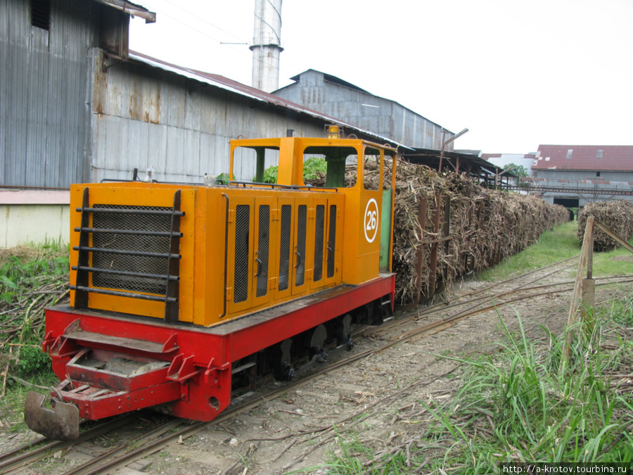 несколько более современных локомотивов Пекалонган, Индонезия