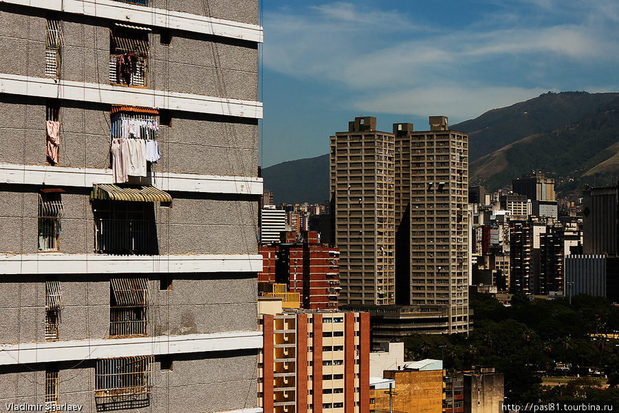 Оконные решетки на высоте десятков метров! Лихие люди промышляют в Венесуэле! Каракас, Венесуэла
