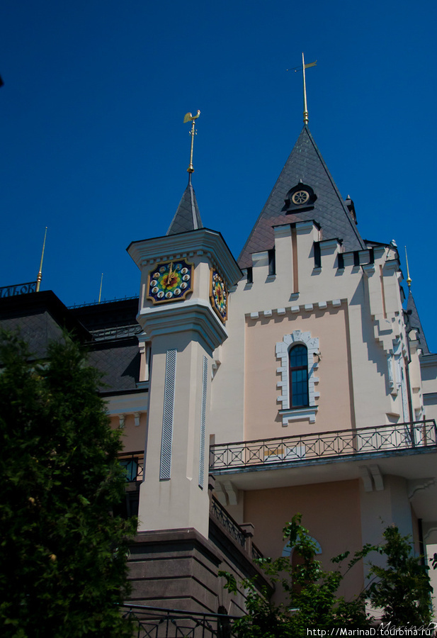 Часы театра кукол Киев, Украина
