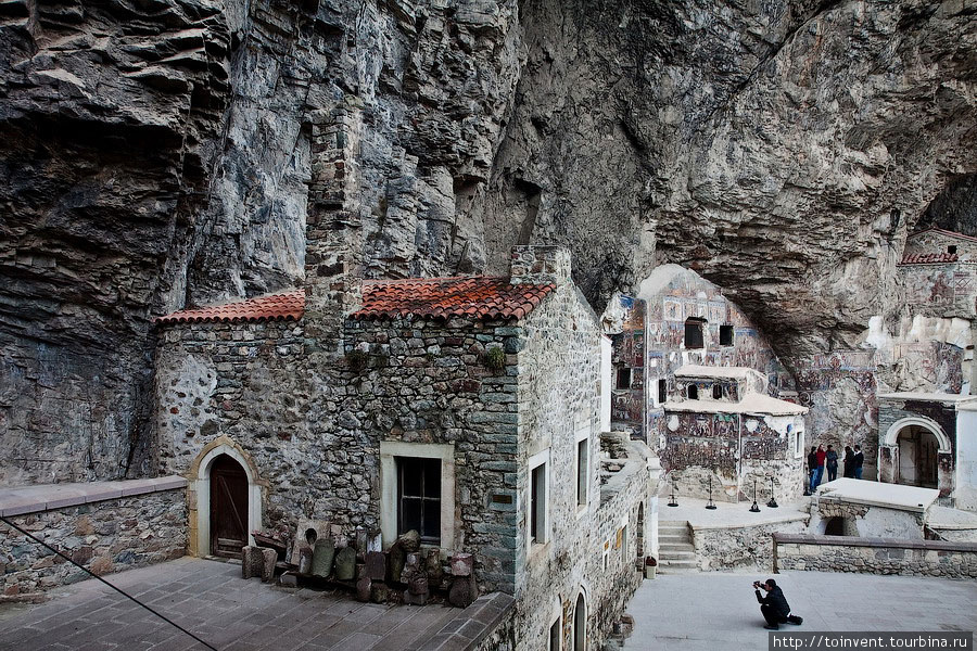 А вот и сам монастырь. На меня он произвел неизгладимое впечатление, сравнимое разве что с ощущением от Каппадокии. Национальный парк Алтындере, Турция
