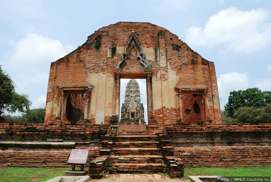 Ват Ратчабура (1424г) Аюттхая, Таиланд