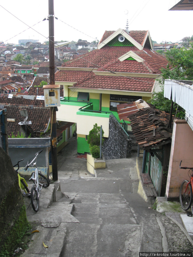 Узкая улочка Джокьякарта, Индонезия