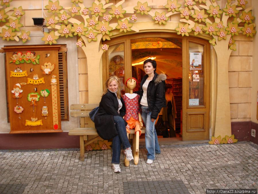 В Праге очень много мастерских и магазинчиков кукол-марионеток. 2007г. Прага, Чехия