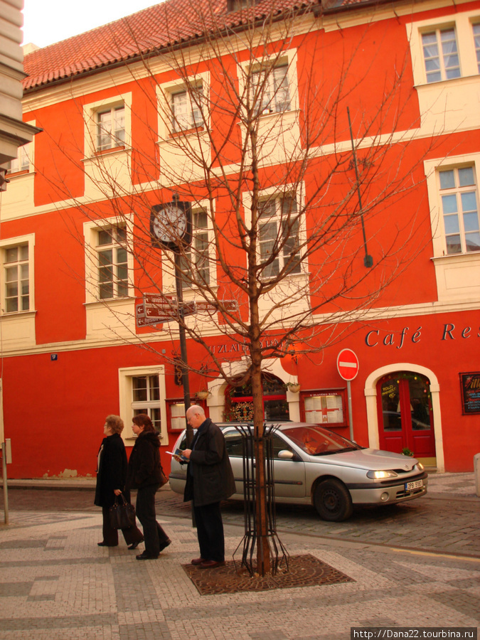 Дом цвета Донецкого Шахтёра :) 2007г. Прага, Чехия