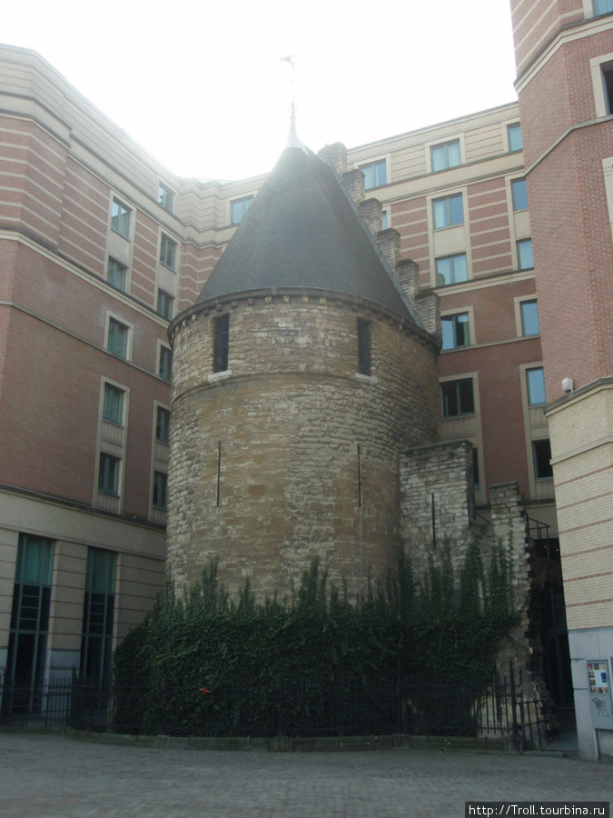 Черная башня / Zwarte Toren (Tour Noir)