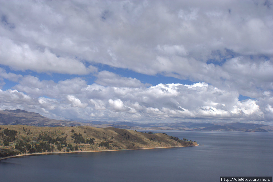 Город и озеро Титикака с высоты