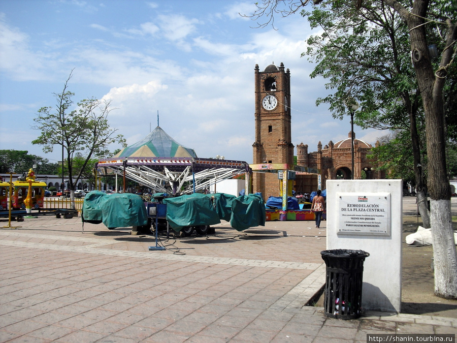 На центральной площади Чьяпа-де-Корсо, Мексика