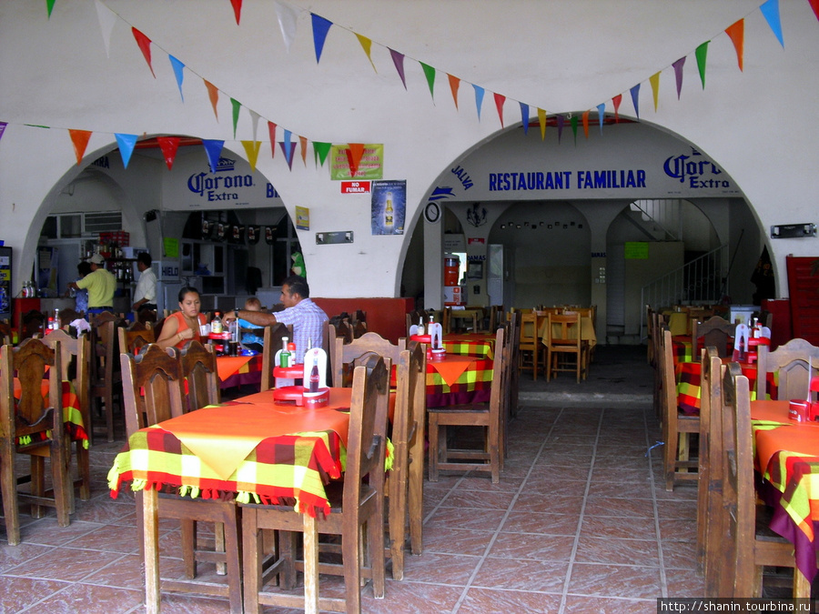 Ресторан на набережной Чьяпа-де-Корсо, Мексика