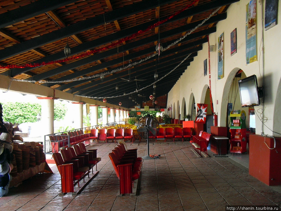 Ресторан на набережной Чьяпа-де-Корсо, Мексика