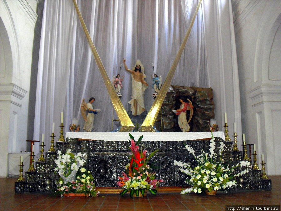 В доминиканской церкви Чьяпа-де-Корсо, Мексика