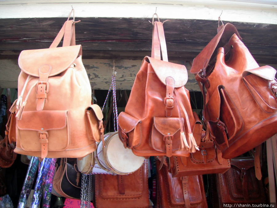 Сувенирные сумки на рынке Сан-Кристобаль-де-Лас-Касас, Мексика