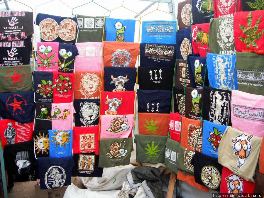 Сувениры на рынке Сан-Кристобаль-де-Лас-Касас, Мексика