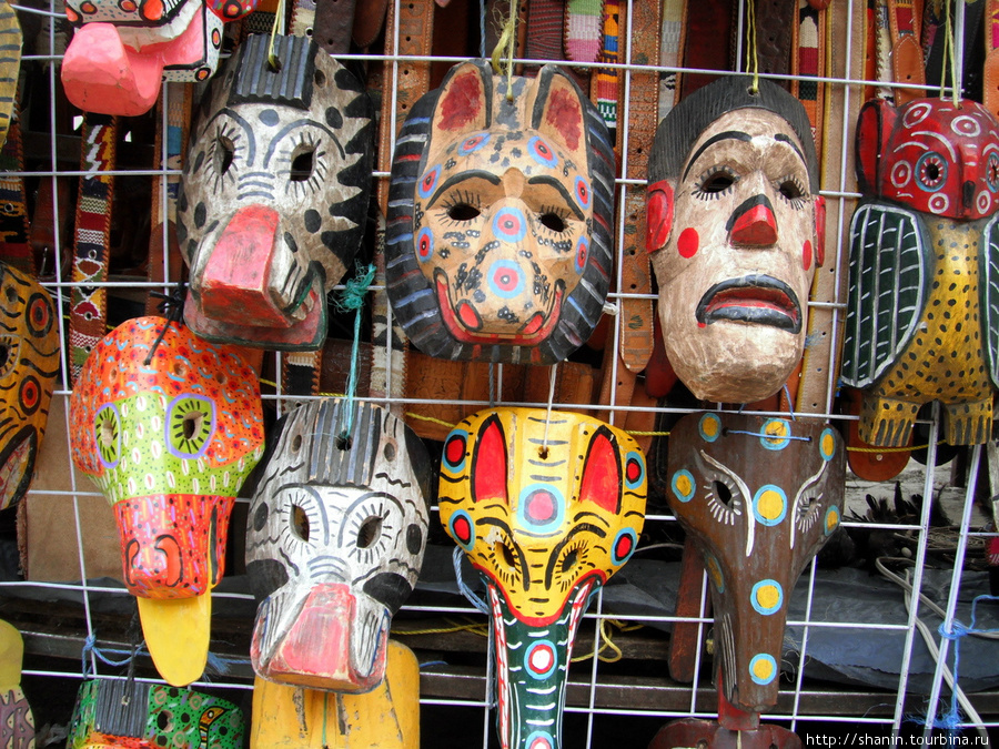 Сувенирные маски мексиканские Сан-Кристобаль-де-Лас-Касас, Мексика