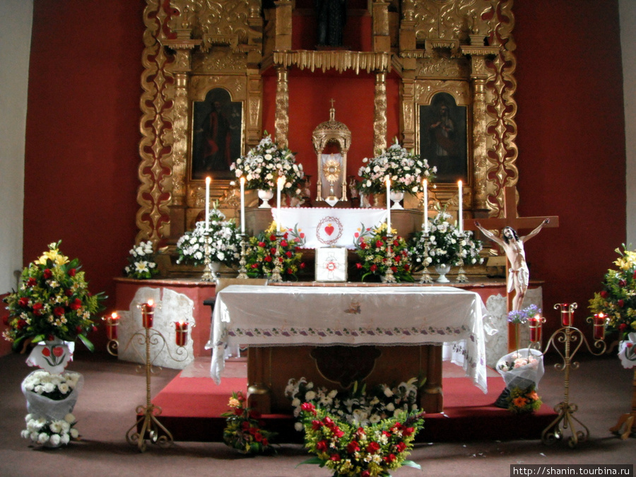 В соборе Святого Николая в Сан-Кристобаль-де-Лас-КасасВ соборе Святого Николая в Сан-Кристобаль-де-Лас-Касас Сан-Кристобаль-де-Лас-Касас, Мексика