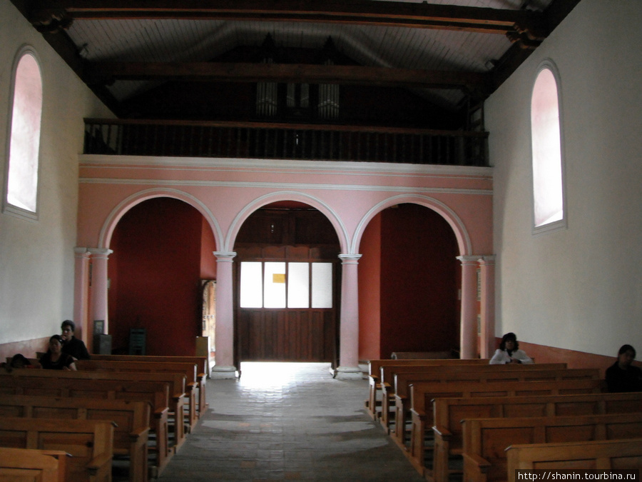 В соборе Святого Николая в Сан-Кристобаль-де-Лас-Касас Сан-Кристобаль-де-Лас-Касас, Мексика