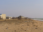Берег моря между ДОЛ «Прибрежный» и оздоровительным  комплексом «Парус»