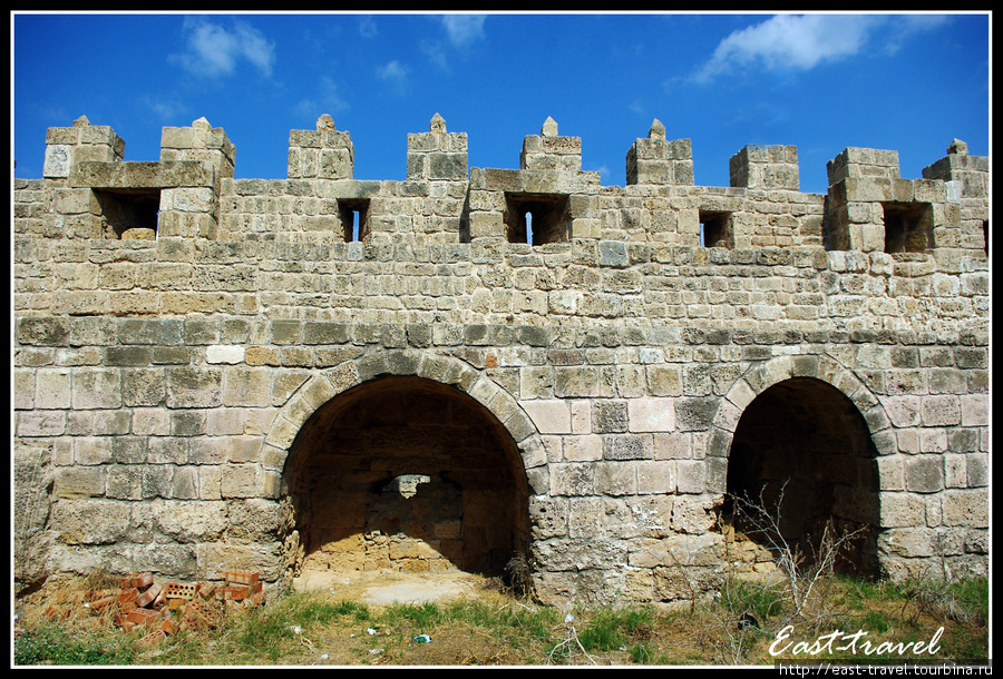 Внешняя стена крепости изнутри Арвад, Сирия