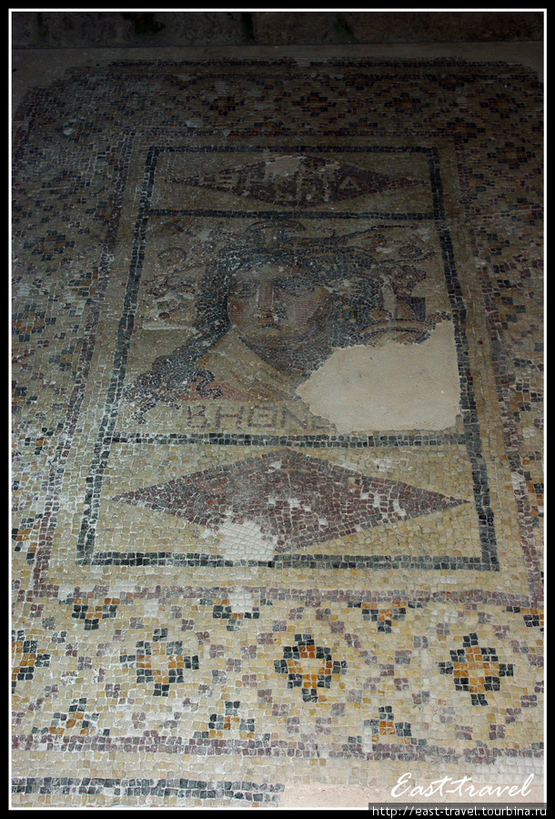Одна из представленных в музее мозаик Арвад, Сирия