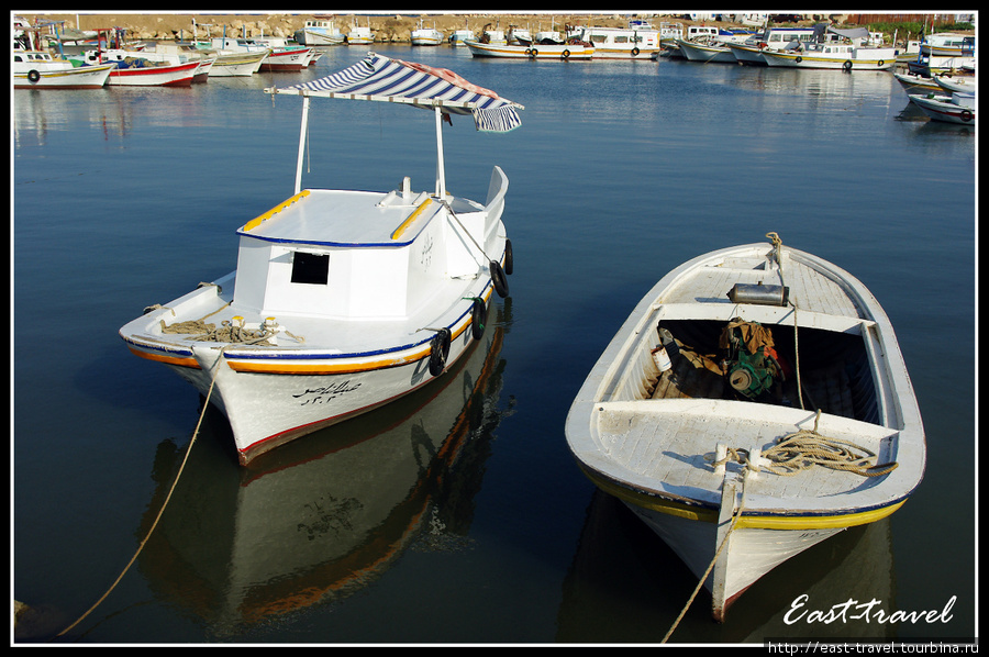 Такие лодки можно нанять в частном порядке для отправки на остров Арвад, Сирия