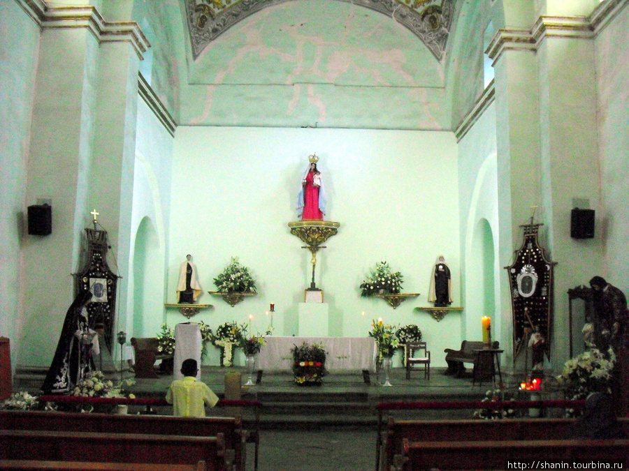 В храме Патросинио Оахака, Мексика