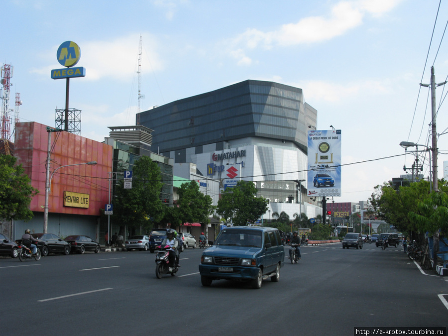 Есть крупные супермаркеты Семаранг, Индонезия