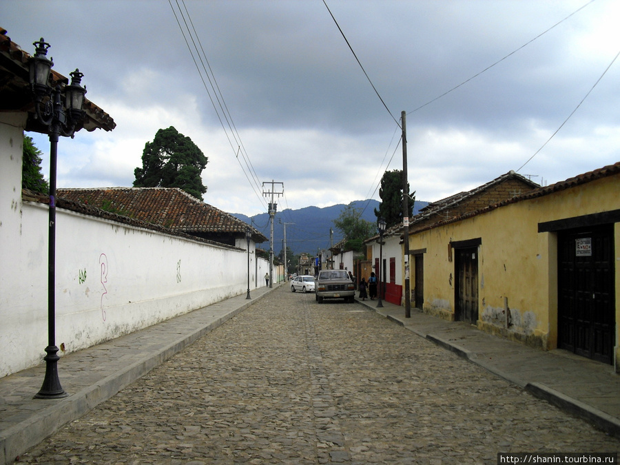 Улица от арки Кармен к автовокзалу Сан-Кристобаль-де-Лас-Касас, Мексика