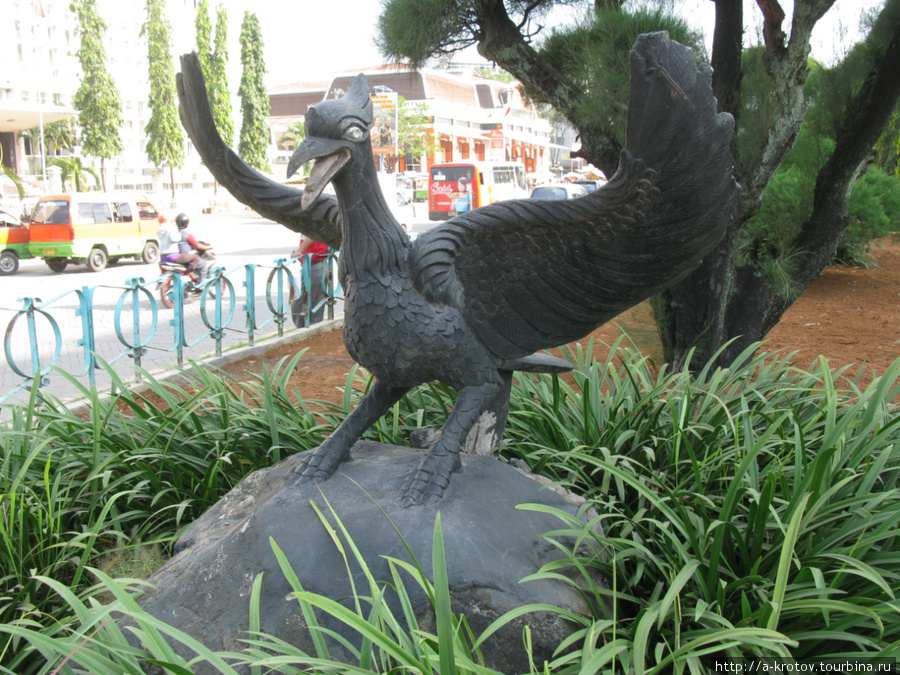 Статуя птицы Семаранг, Индонезия