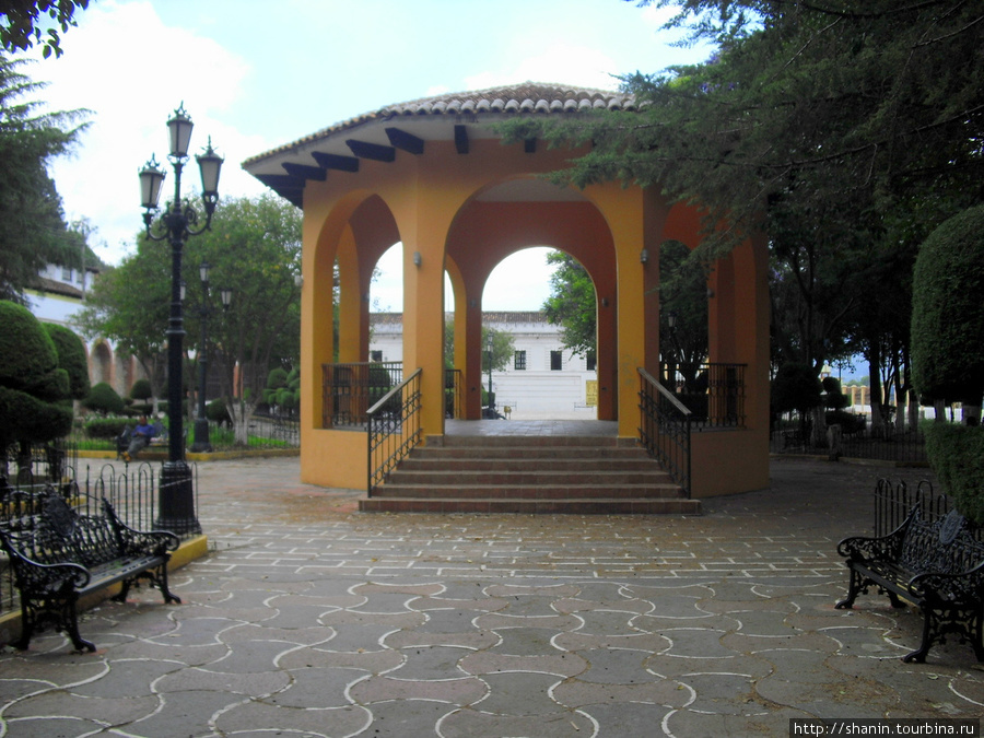 Беседка в парке Сан-Кристобаль-де-Лас-Касас, Мексика