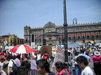 На центральной площади Мехико 8 мая 2011 годаНа центральной площади Мехико 8 мая 2011 года