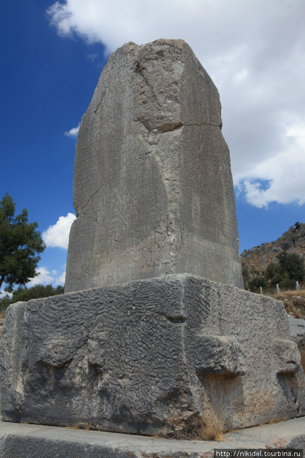 Ксантос. Камень с надписями Фетхие, Турция