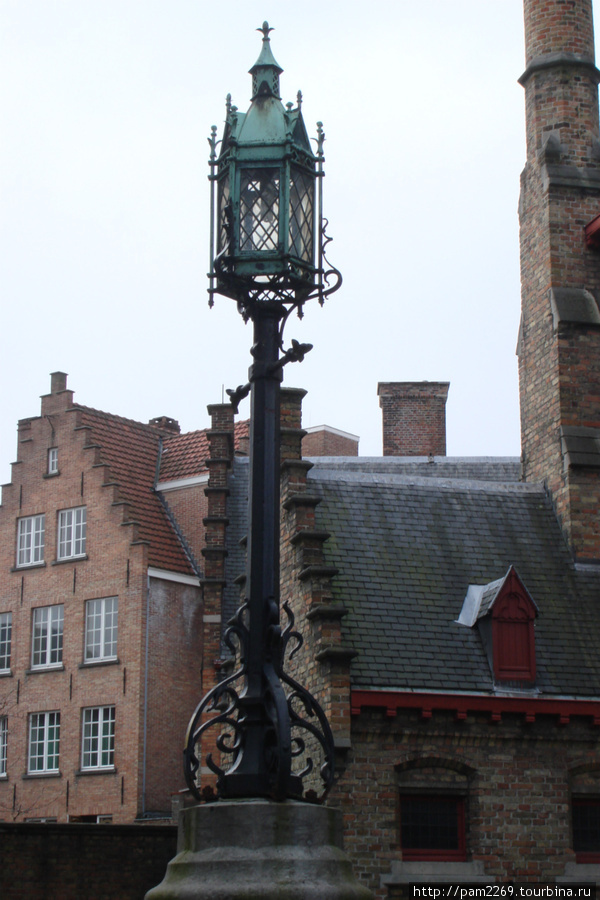 красивый фонарь Брюгге, Бельгия