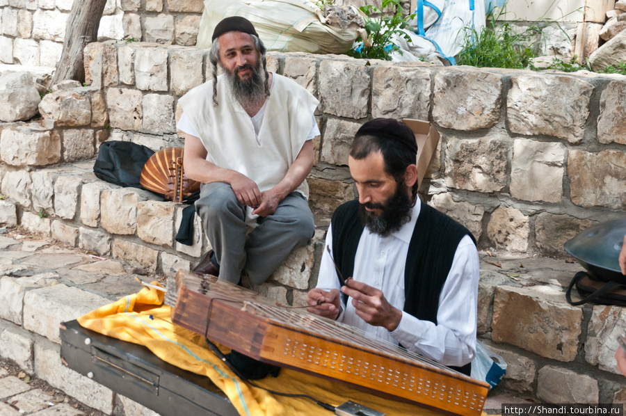 Концерт во дворе синагоги Израиль