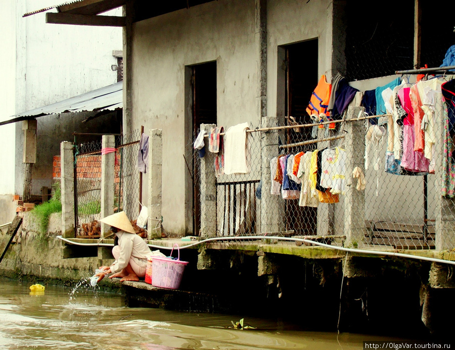 И за водопровод платить не нужно. И зачем он, когда вокруг сплошная вода, где можно прополоскать белье... Кантхо, Вьетнам