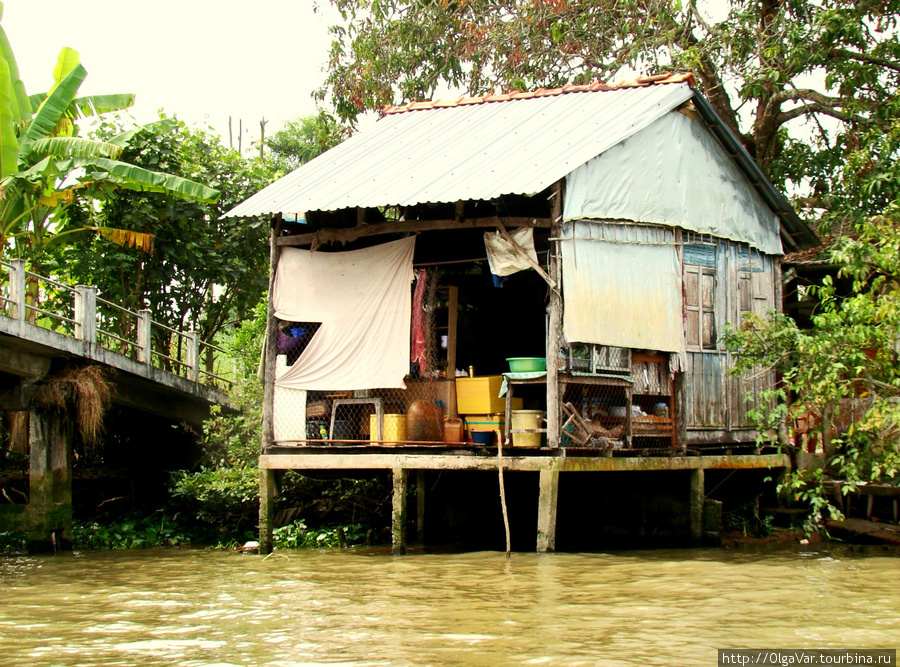 Строят домики на сваях, иначе будет вечный потоп Кантхо, Вьетнам