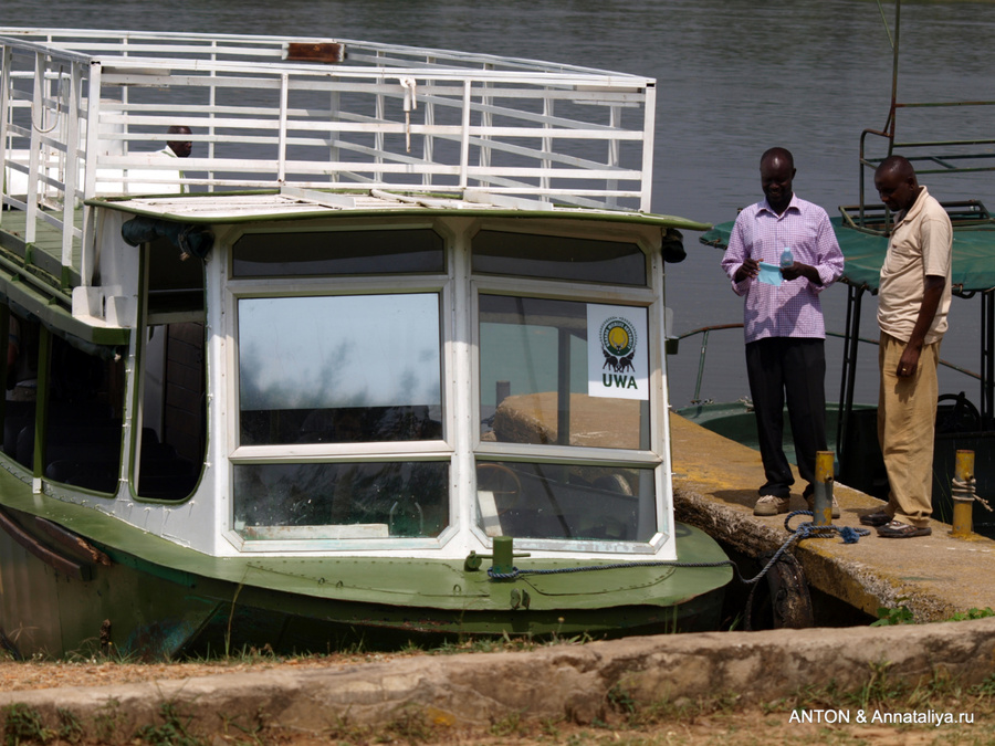 Лодка Мёрчисон-Фоллс Национальный Парк, Уганда