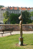 Удачная скульптура под мостом Самоубийц