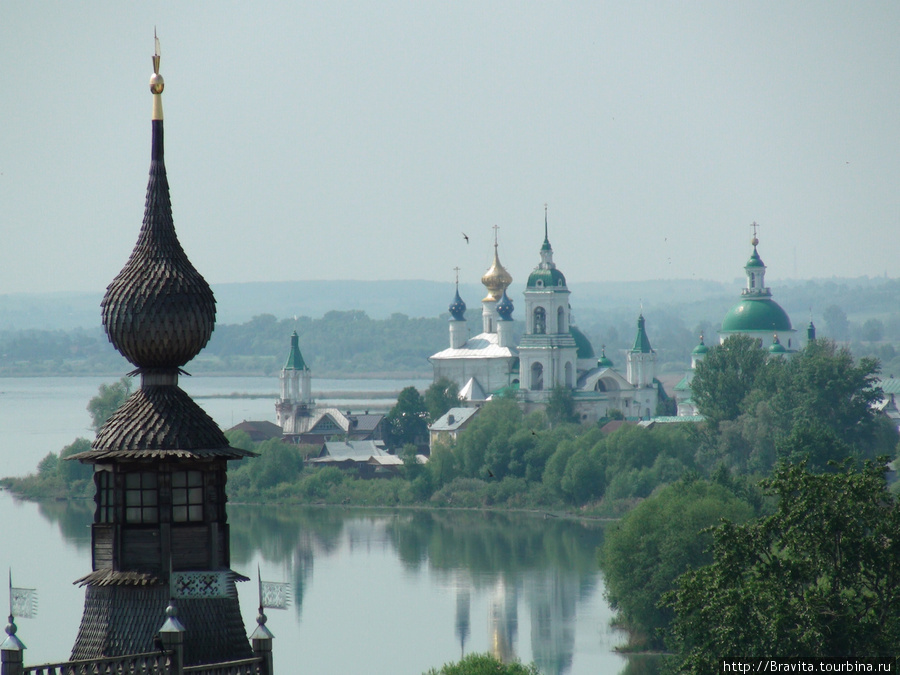 Вид на Свято-Яковлевский Димитриев монастырь Ростов, Россия
