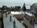 Вид на хозяйственный двор Кремля и озеро Неро