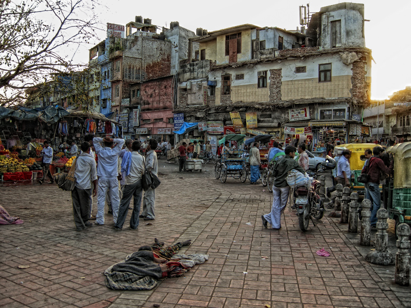 Будни базара в Дели. В Дели мы пробыли 2 дня — ждали когда подтянуться все участники нашей команды. Индия