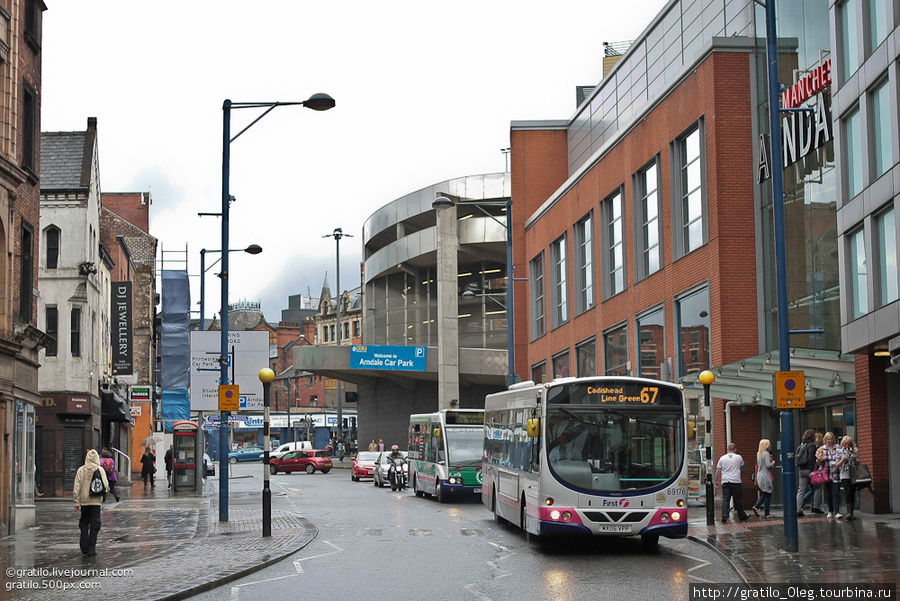 в Манчестере нет даблдеков, как в Лондоне, но и такие автобусы справляются со своей задачей Манчестер, Великобритания