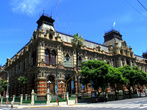 Удивительное здание на углу Riobamba и Viamonte — Palacio de las Aguas Corrientes