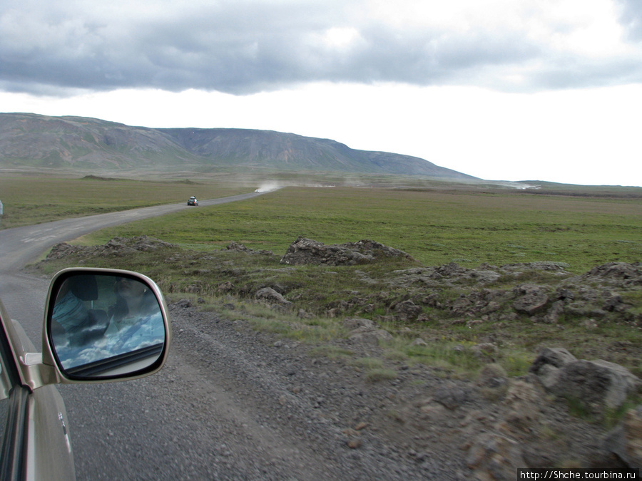 Дальше дорога вела к гейзерам Тингвеллир Национальный парк, Исландия
