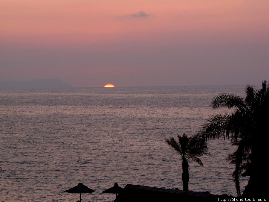 Один из 12 закатов. Впервые для меня на море солнце садилось слева. Вот тебе и северный берег острова. Милатос, Греция